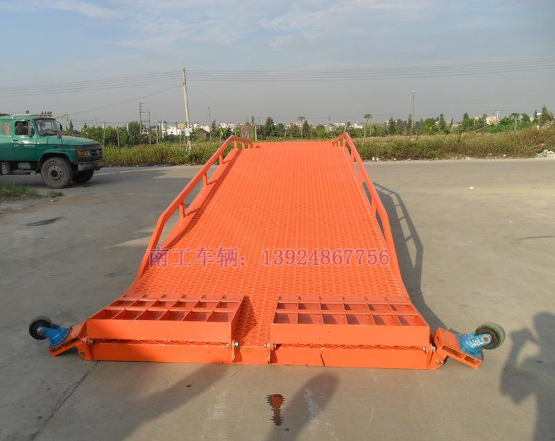 集裝箱卸貨登車橋 移動(dòng)式登車橋 14T