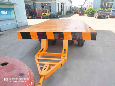 20噸重型平板拖車帶4個(gè)轉(zhuǎn)盤(pán)4I.jpg
