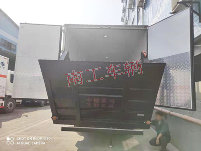 1675300506962843.jpg 2噸內(nèi)置汽車尾板5I.jpg