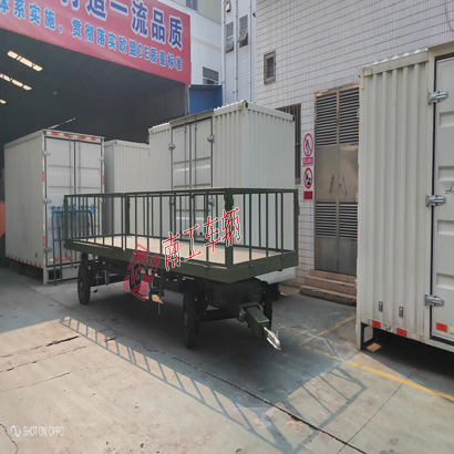 5噸護(hù)欄型平板拖車(chē)軍綠色I(xiàn).jpg