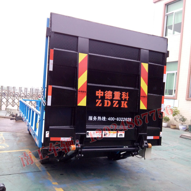 自帶裝卸貨平臺(tái)汽車尾板倉庫搬運(yùn)小拖車0.jpg
