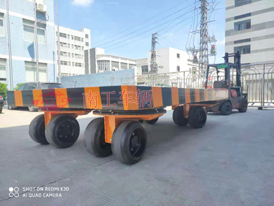 1683946837437737.jpg 20噸重型平板拖車帶4個轉(zhuǎn)盤3I.jpg