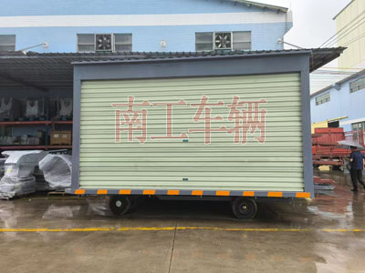 10噸箱式平板拖車兩側(cè)帶卷簾門(mén)3I.jpg