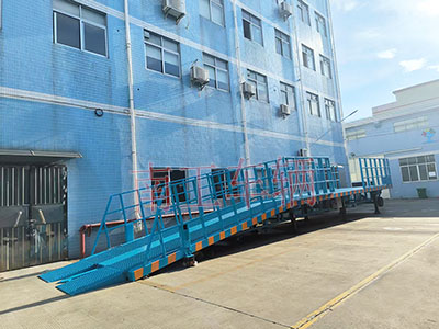 13噸重型移動式登車橋 護欄加高3I.jpg